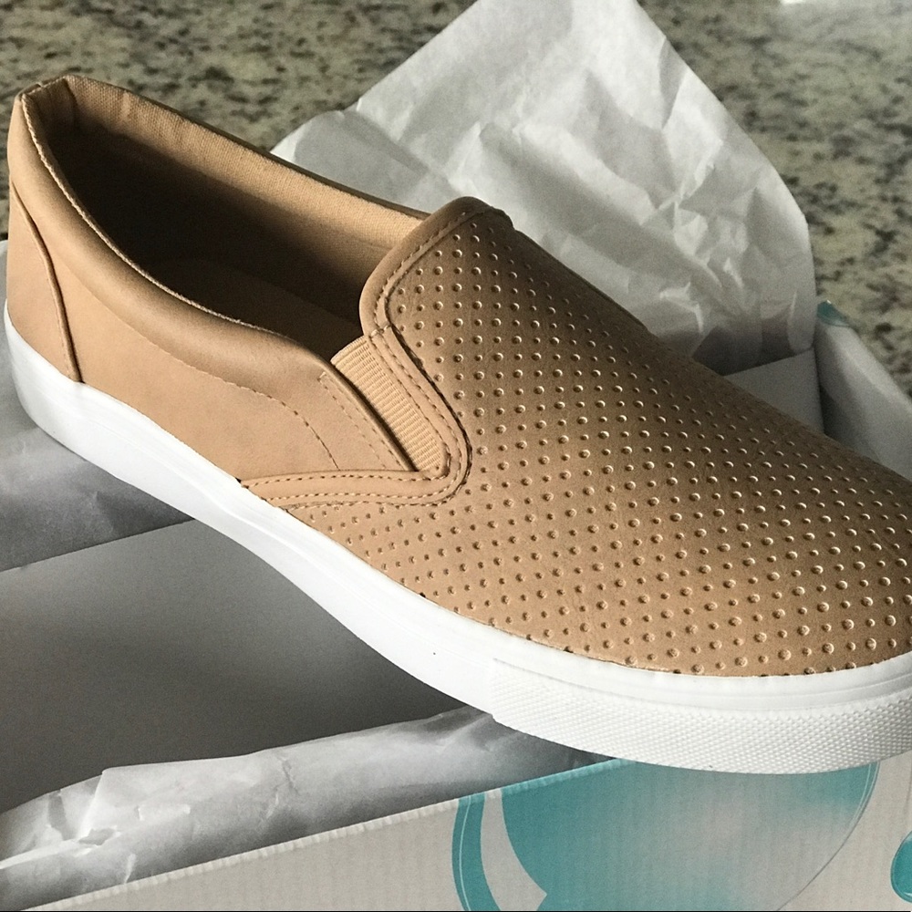 Women’s Pinhole Combed Slip-on Casual Sneaker